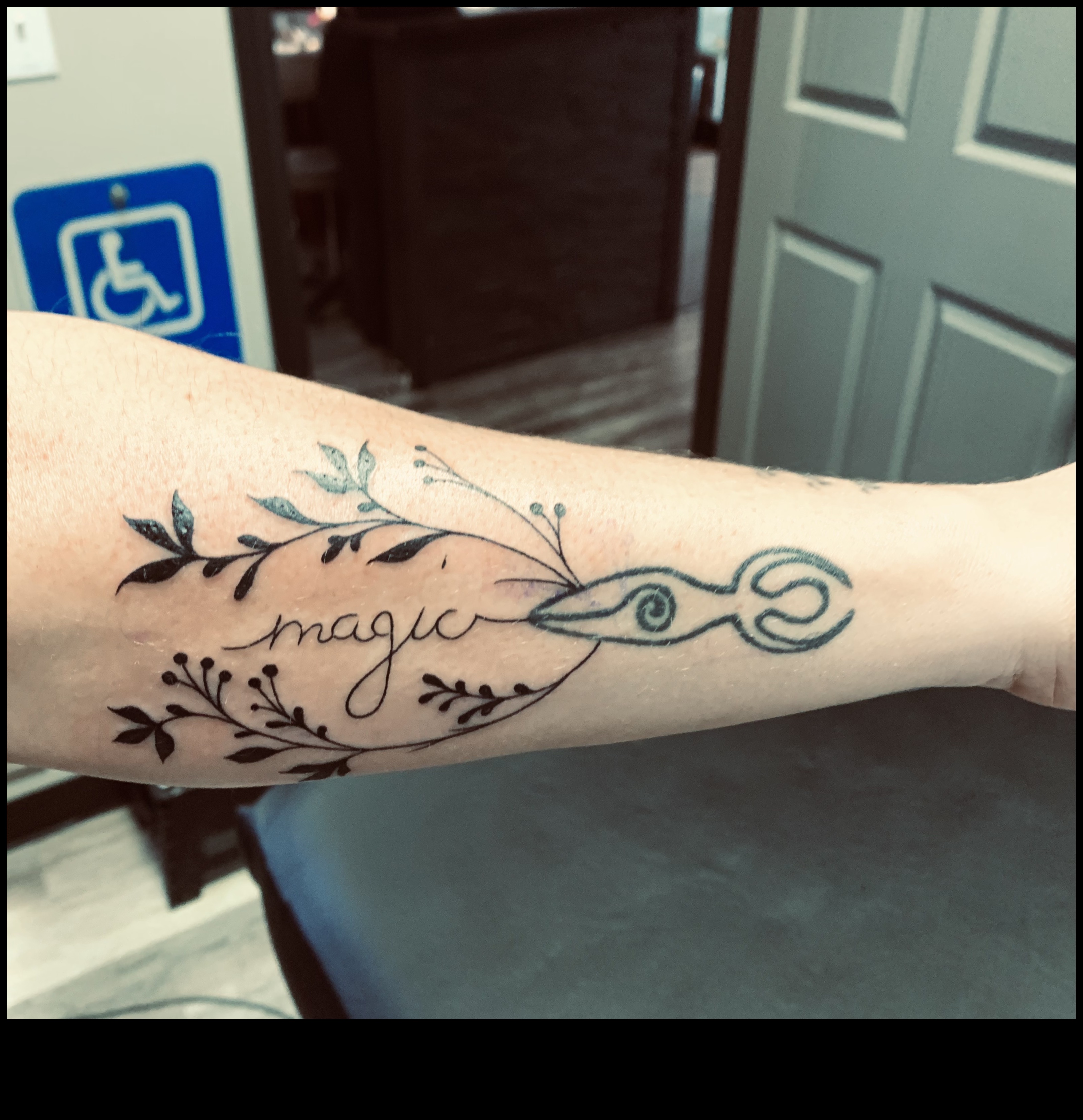 גילויי דיו: גלה את המהות של קעקועים סמליים