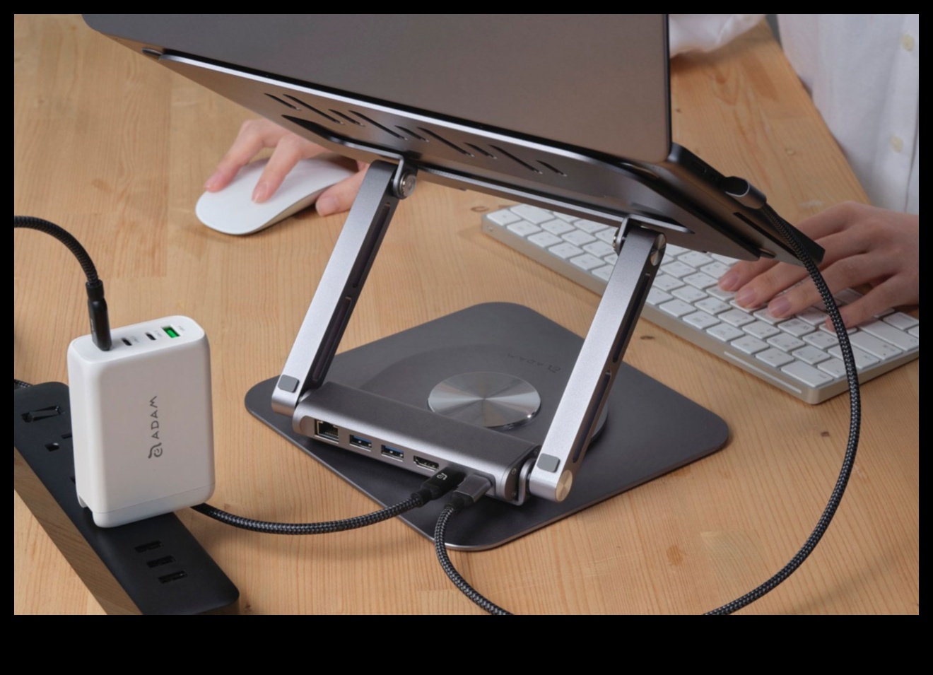 מעצמת פרודוקטיביות: אביזרים לעבודה יעילה על המחשב הנייד שלך