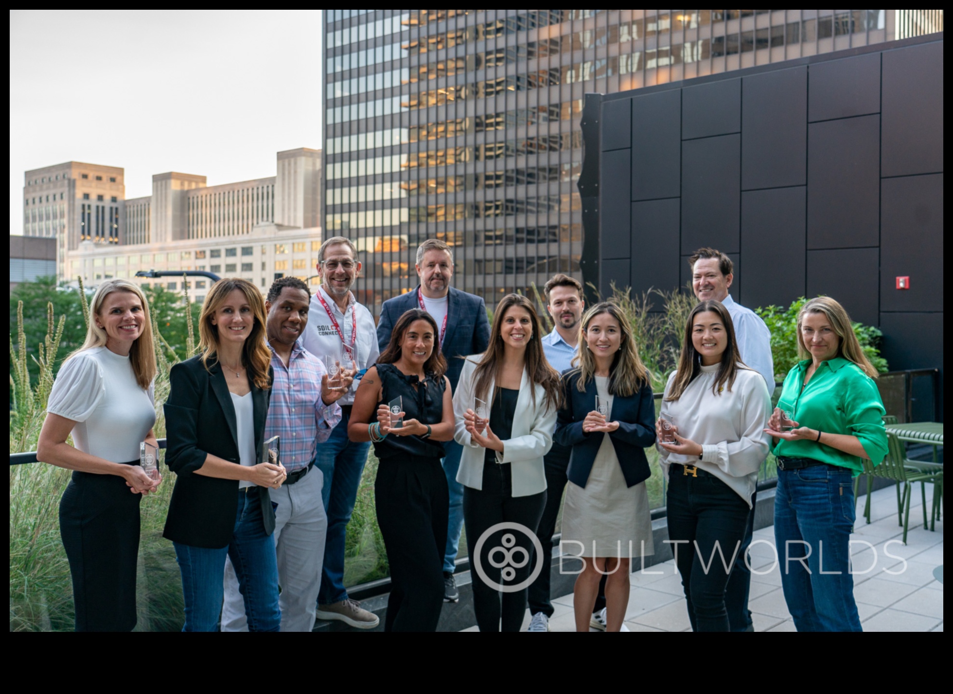 Tech Mavericks: פורץ דרך באמנויות יצירתיות ופתרונות ביוטכנולוגיים