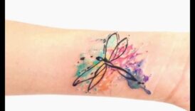 אמנות חיה: גלה את התוסס של קעקועים בצבעי מים