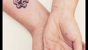 קשרים סמליים: קעקועים זוגיים החוגגים אהבה נצחית